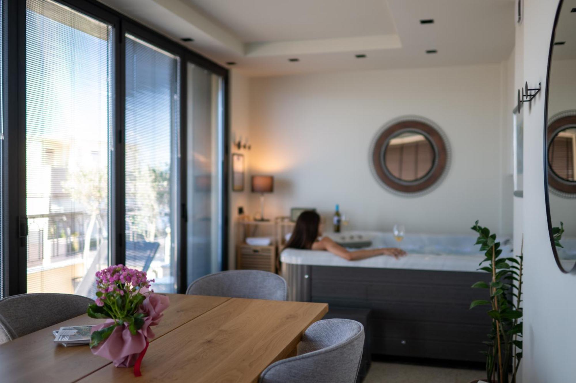 Evripidou 7 - Kalamata Mediterranean Suites Экстерьер фото
